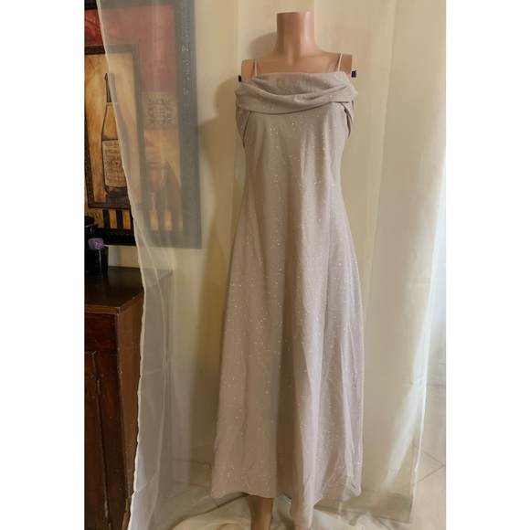 Betsy & Adam Dresses & Skirts - Betsy & Adam by Jaslene Dress - Sleaveless Formal Long Dress  - Back Zipper